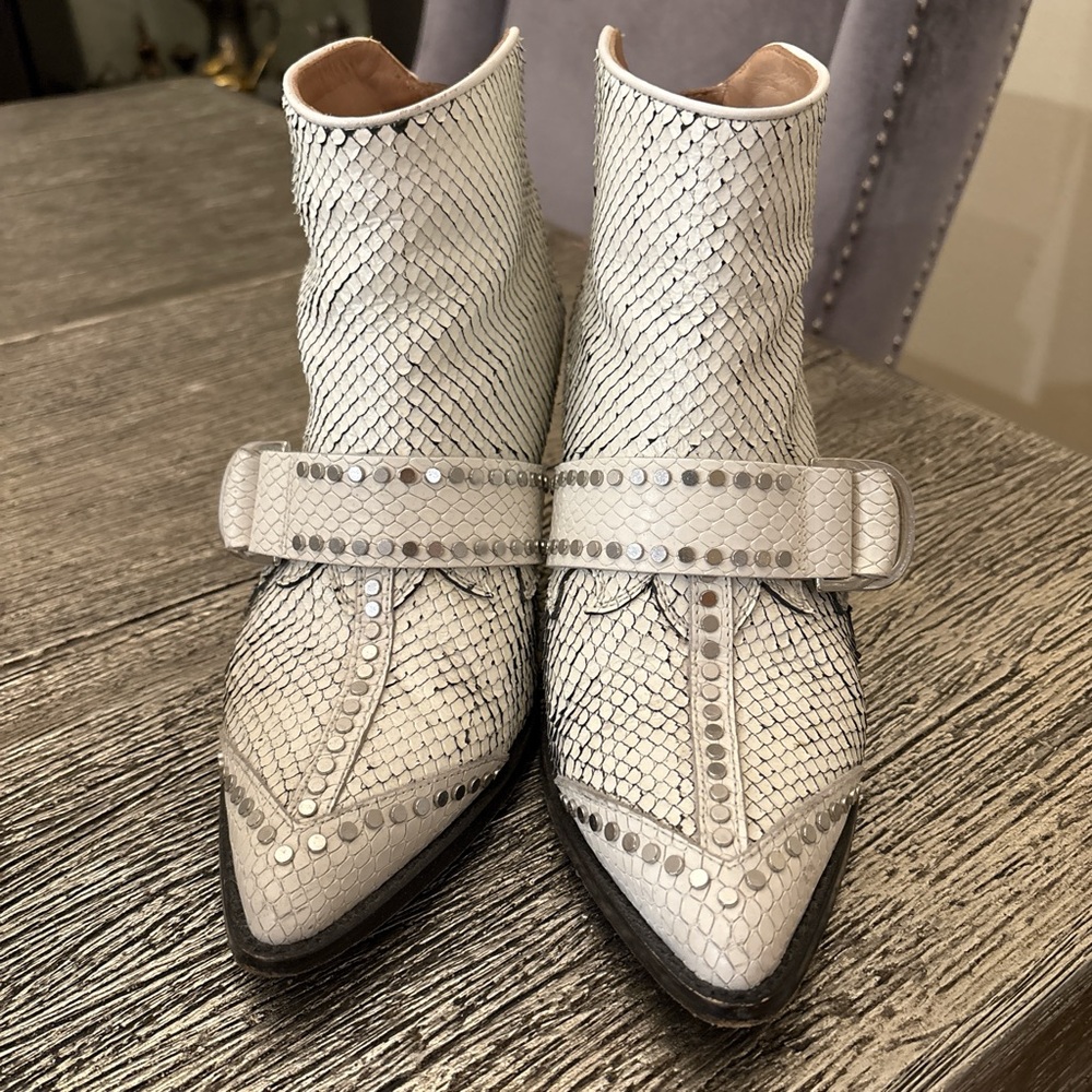 Zadig and Voltaire Elegant White Snake Print Ankle Boots. Amazing condition!